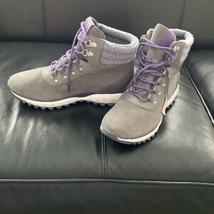 Women shoes, COLE HAAN, NWOT, size 10.